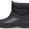 Bottes courtes Crocs Classic Neo Puff (femmes) « Noir » 207311-001