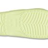 Chaussons unisexes jaunes Crocs Classic Clog Cozy 206761-75U