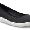 Chaussures basses respirantes et confortables Crocs Reviva pour femme, style sport décontracté, noir et blanc, 205880-066