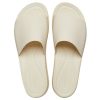 Claquettes Crocs Brooklyn (femmes) « Blanc beige » 208728-2Y2