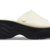 Claquettes Crocs Skyline (femmes) « Vanille Noir » 208182-1LG