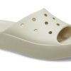 Claquettes à plateforme classiques Crocs (femmes) « Bone » 208180-2Y2