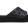 Claquettes à plateforme classiques Crocs (femmes) « Noir » 209564-001