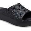 Claquettes à plateforme classiques Crocs (femmes) « Noir » 209564-001