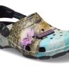 Crocs Classic All-Terrain Clog Desert Pattern Sandales unisexes élégantes et décontractées multicolores 207340-90H