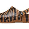Crocs Classic Clog Sandales jaunes à imprimé animal et rayures tigrées 206676-2ZF