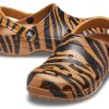 Crocs Classic Clog Sandales jaunes à imprimé animal et rayures tigrées 206676-2ZF