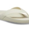 Crocs (Femme) Splash Flip « Bone » 208218-2Y2
