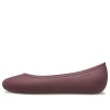 Crocs (femmes) Brooklyn Flats « Cerise foncée » 209384-6WD