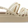 Crocs (Femmes) Brooklyn Low Wedges à lanières « Bone » 206751-2Y2