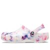 Crocs (femmes) Classic Tie Dye Graphic Clog « Grenat et Multi » 205453-6TS