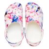 Crocs (femmes) Classic Tie Dye Graphic Clog « Grenat et Multi » 205453-6TS