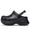 Crocs (Femmes) Petites sandales rétro Whale Crocs à semelle épaisse noires 206302-001
