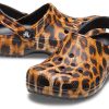 Crocs (Femmes) Sabots classiques imprimés animaux Sandales de plage décontractées Imprimé léopard 206676-90L
