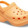 Crocs (Femmes) Sabots classiques Rétro Crocs Semelle épaisse Orange Petites sandales baleines 206302-801 Crocs (Femmes) Sabots classiques Rétro Crocs Semelle épaisse Orange Petites sandales baleines 206302-801
