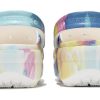 Crocs (WMNS) Sabots classiques nuages Tie Dye Impression Sandales de sport légères et confortables Rose Bleu 207151-94S Crocs (WMNS) Sabots classiques nuages Tie Dye Impression Sandales de sport légères et confortables Rose Bleu 207151-94S