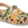 Sabot Crocs Classic imprimé camouflage « Kaki Green » 206454-2Y6