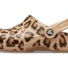 Sabot imprimé Crocs Classic « Léopard doré » 205838-98R