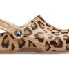 Sabot imprimé Crocs Classic « Léopard doré » 205838-98R
