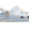 Sabot marbré classique Crocs (femmes) « Blue Calcite Multi » 206867-4NT