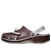 Sabots classiques Crocs x HERSHEY&rsquo;S « Chocolat » 209315-040