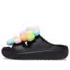 Sabots Crocs Classic Cozy Daisy (femmes) « Noir Multi » 209240-001
