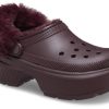 Sabots doublés Crocs (femmes) Stomp « Cerise foncée » 208546-6WD
