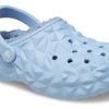 Sabots géométriques doublés Crocs Classic « Bleu » 210069-4NS