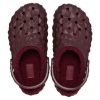 Sabots géométriques doublés Crocs « Dark Cherry » 210069-6WD