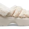 Sabots matelassés Crocs Stomp (femmes) « Stucco » 208938-160