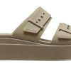 Sandale compensée basse Crocs Brooklyn (femmes) « Beige » 207431-260