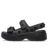 Sandales cloutées Crocs Skyline (femmes) « Noir » 209025-001