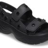 Sandales cloutées Crocs Skyline (femmes) « Noir » 209025-001