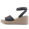 Sandales compensées à bride cheville Crocs Brooklyn (femmes) « Noir beige » 209406-07H