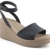 Sandales compensées à bride cheville Crocs Brooklyn (femmes) « Noir beige » 209406-07H