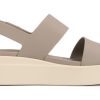 Sandales Crocs Brooklyn à semelle épaisse (femmes) Gris 206453-15W