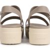 Sandales Crocs Brooklyn à semelle épaisse (femmes) Gris 206453-15W