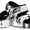 Sandales Crocs Classic Cozzzy marbrées « Noir et blanc » 207907