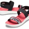 Sandales d&rsquo;extérieur ouvertes Crocs LiteRide (femmes) à motif noir et rouge, 205868-066
