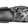 Sandales de plage Crocs Classic Clog, noir camouflage, 205579-0DY