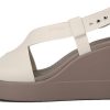 Sandales légères Crocs Brooklyn (femmes) – Gris ciment – 206222-16T
