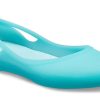 Sandales plates Crocs (femmes) bleu glacier 16265-4DJ