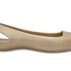 Sandales plates minimalistes et décontractées Crocs (femmes) de couleur dorée 202811-710
