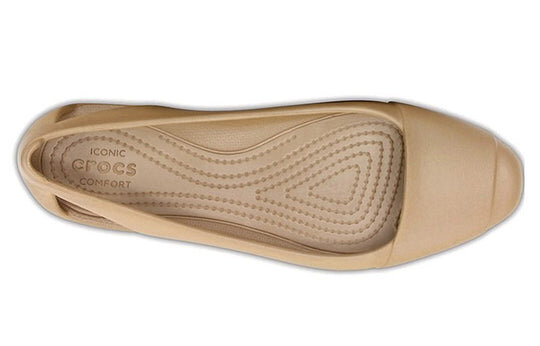 Sandales plates minimalistes et décontractées Crocs (femmes) de couleur dorée 202811-710