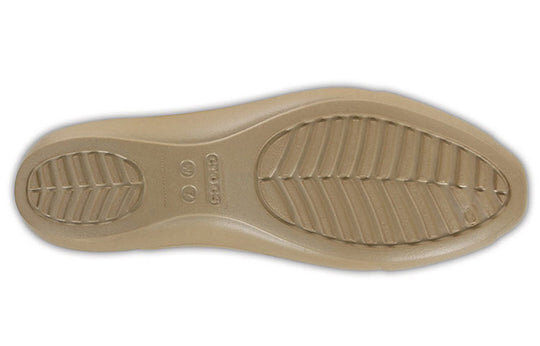 Sandales plates minimalistes et décontractées Crocs (femmes) de couleur dorée 202811-710