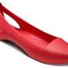 Sandales plates rouges Crocs (femmes) 202811-8C1