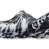 Sandales sabots d&rsquo;extérieur doublées classiques Crocs (femmes) « Marbled White Black » 207180-103