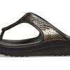 Tongs Crocs (femmes) à semelle épaisse, couleur cuivre noir 205604-0FG