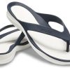 Tongs décontractées et confortables Crocs (femmes) Bleu foncé 204974-462