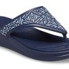 Tongs perlées Crocs Monterey (femmes) Bleu foncé 206851-410